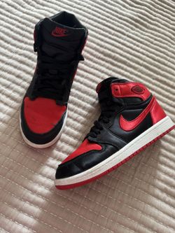 Nike Air Jordan 1 Retro High OG Satin Bred 2Y