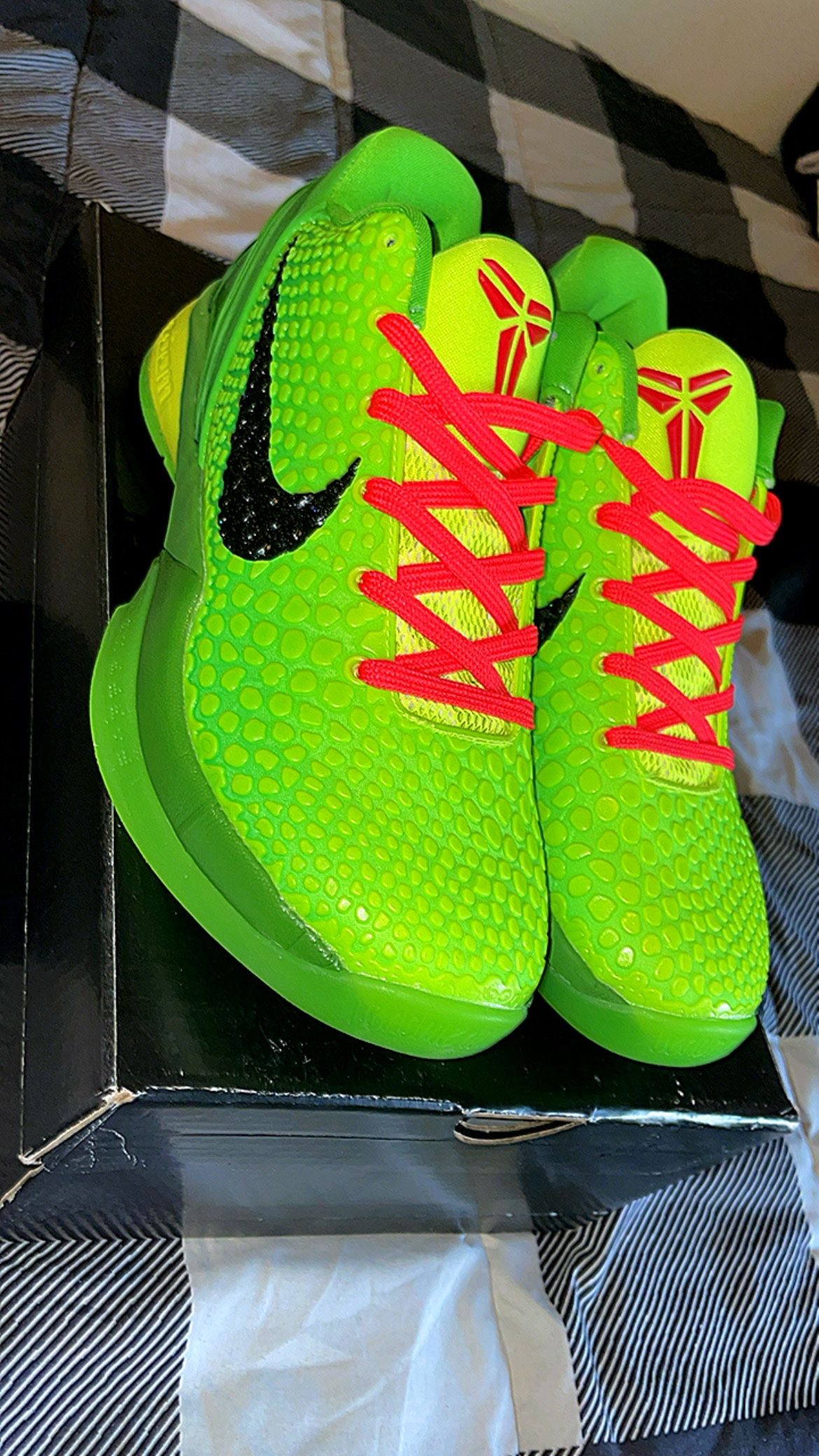 Nike Kobe Grinches for Sale in Philadelphia, PA - OfferUp