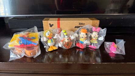 Disney Junior Mickey Mouse Funhouse Camping Figure Set