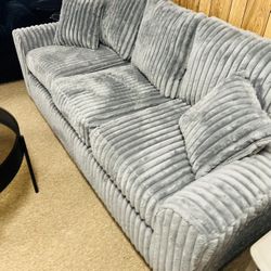 Stylish Nice Cozy Couch! 