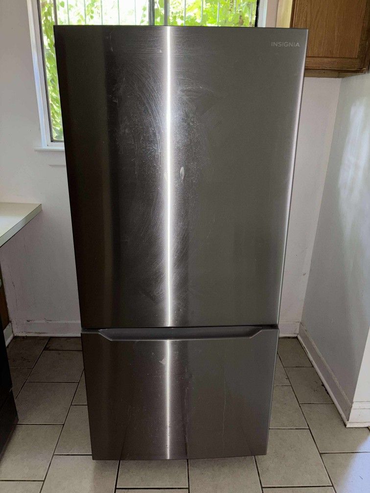 Search Best Buy
Stores
Gift Ideas
Deals
Account
Main Content
Front. Insignia™ - 18.6 Cu. Ft. Bottom Freezer Refrigerator