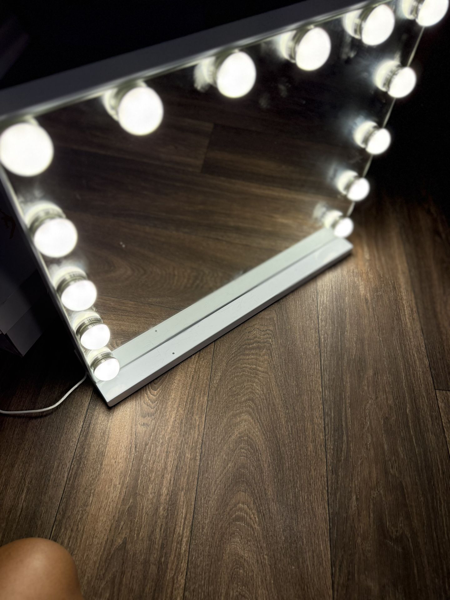 Vanity Mirror With lights - Touchscreen