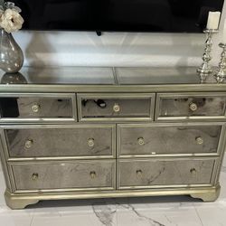Z Gallerie real Wood 7 Drawer Dresser With Mirrors Retail $2500
