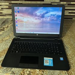 HP Notebook 15 in - 240 GB SSD - 4 GB RAM - Windows 10 - Microsoft Office 2021