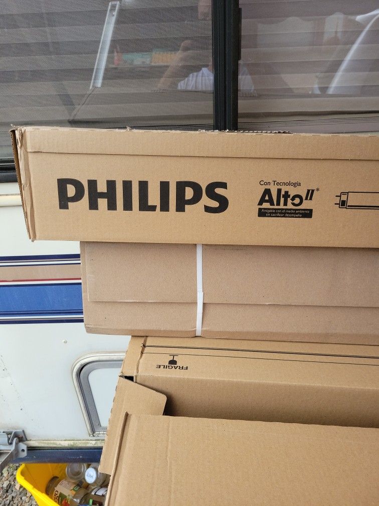 PHILIPS Linear Fluorescent Bulb: 4 ft…
PHILIPS Linear Fluorescent Bulb: 4 ft Nominal Lg, T8, 28 W Watt, 4100K, 2,650 lm Light Output, Glass