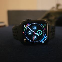 Apple Watch - Series 5 (Nike Edition)