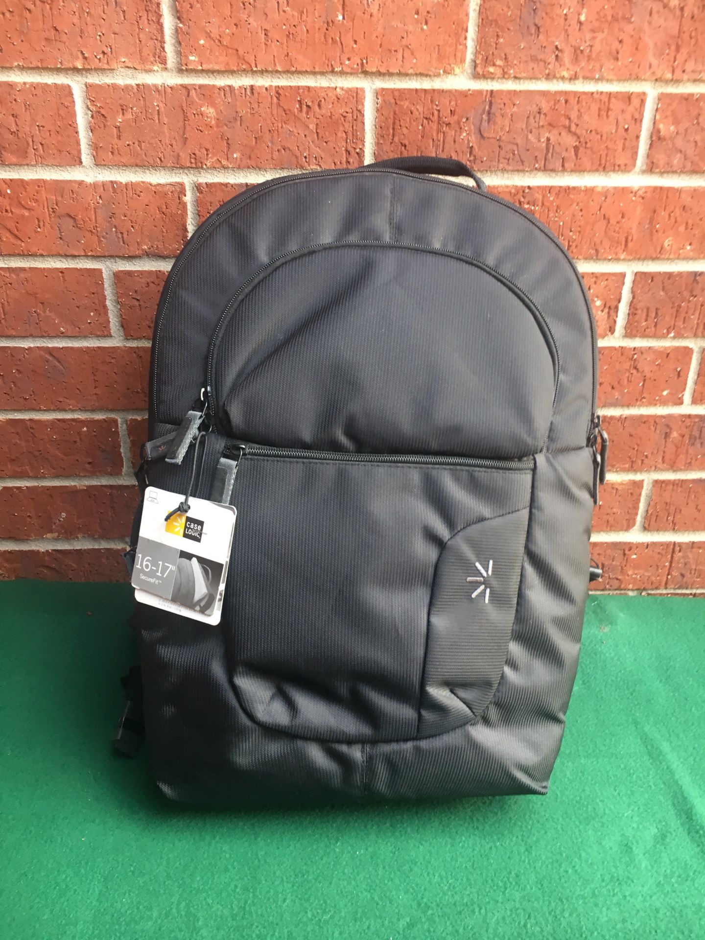 Laptop backpack/Case Logic/16-17”