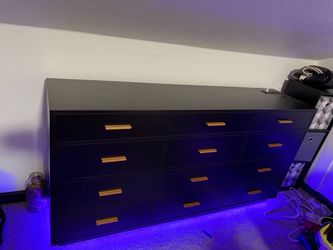 Dresser, lights
