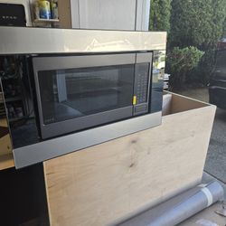
Café™ 1.5 Cu. Ft. Smart Countertop Convection/Microwave Oven