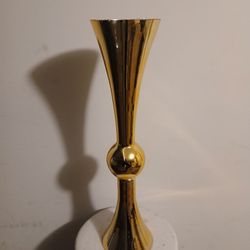 Gold Glaa Trupet Vase For An Event