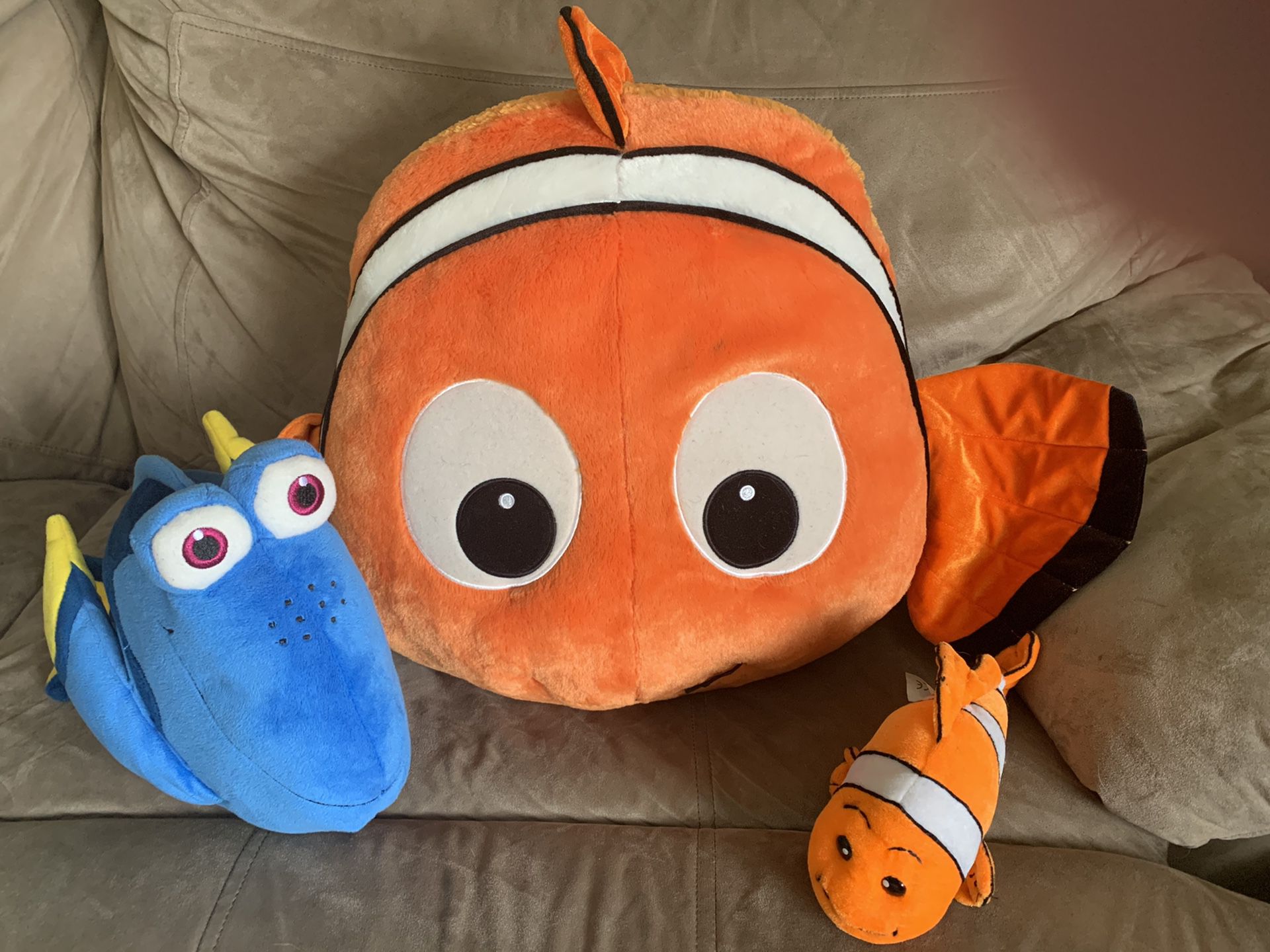 Disney Finding Nemo pillow plushie pouch on back RARE ,dory plush and Nemo plush