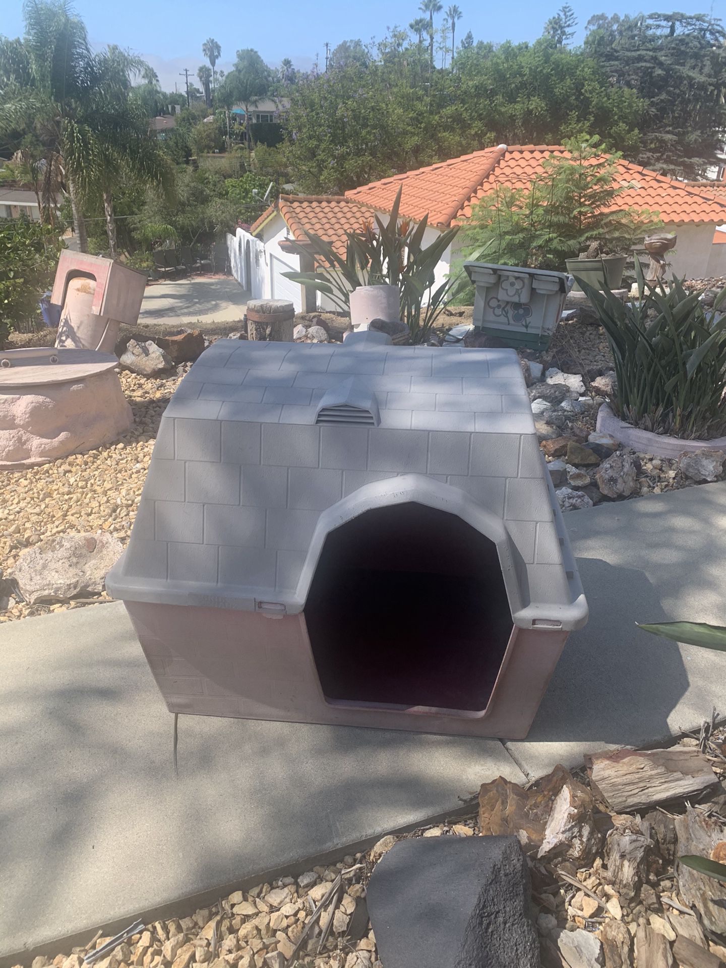 Dog House For Small  And Med Dog.