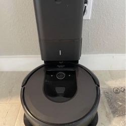 Roomba i7 Plus