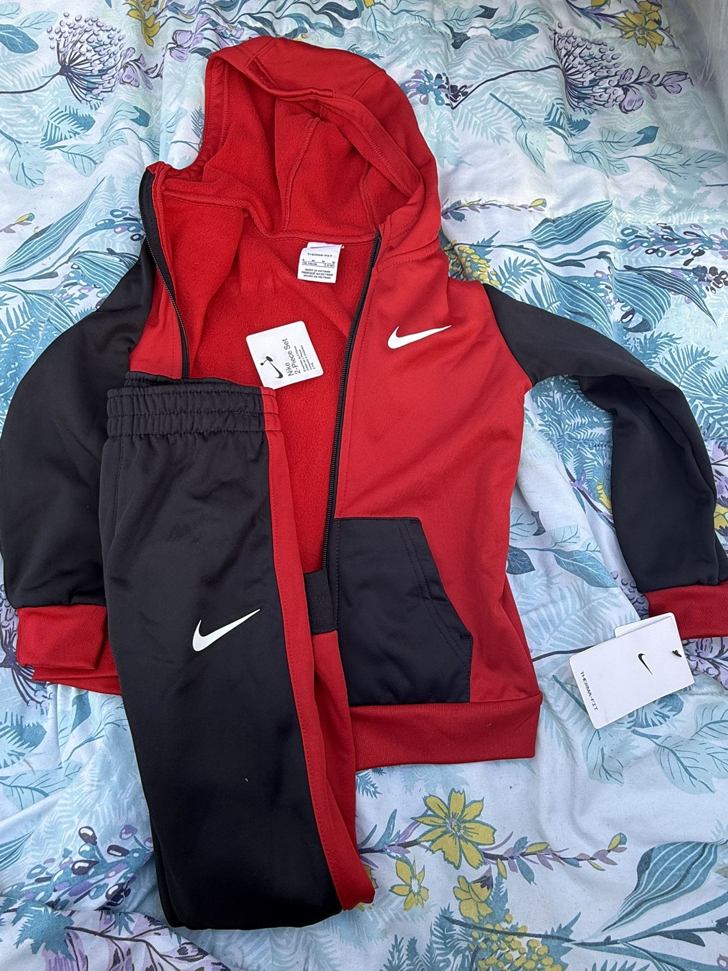 Kids Nike Tracksuit Size 6