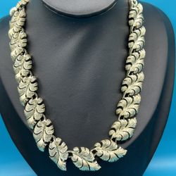 Vintage Lisner Gold Tone Leaf Necklace 13” Choker W/ 4 1/4” Extension Some Wear 