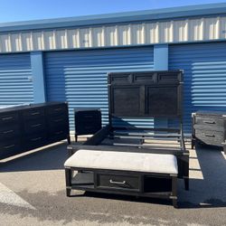 High-Quality Solid Wood Queen Bedroom Set – 5 Pieces | Modern Black 