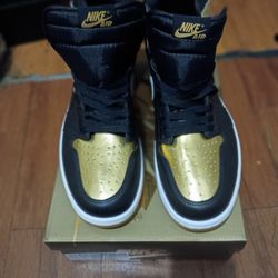 Jordan 1s metallic gold and black size 11