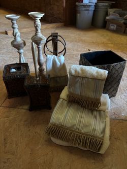 Bathroom accessory and towel set