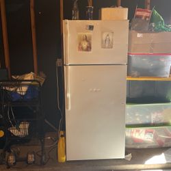 Clean GE Refrigerator 