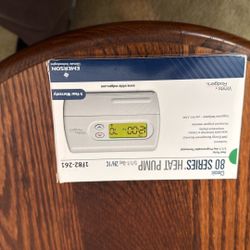 White Rogers 80 Series Heat Pump 1F82-261 Thermostat. 