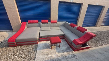 FREE DELIVERY AVAILABLE- U SHAPE SECTIONAL WITH PULL OUT BED