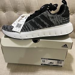 Adidas-SWIFT RUN 23 Size 12 Brand New In Box 