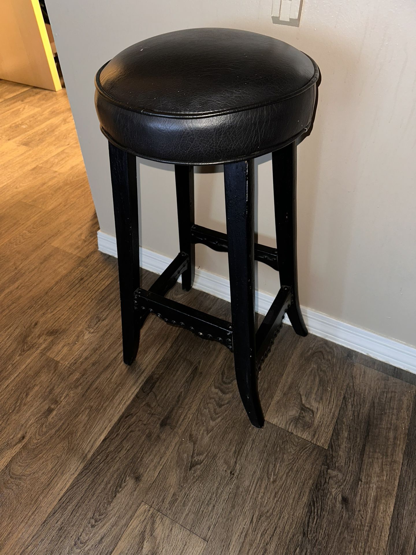 2 Bar Stools 
