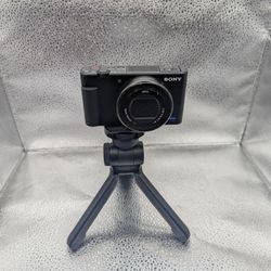 SONY M:ZV-1 DIGITAL CAMERA AND TRIPOD