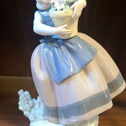 Lladró Figurine "Spring is Here" 