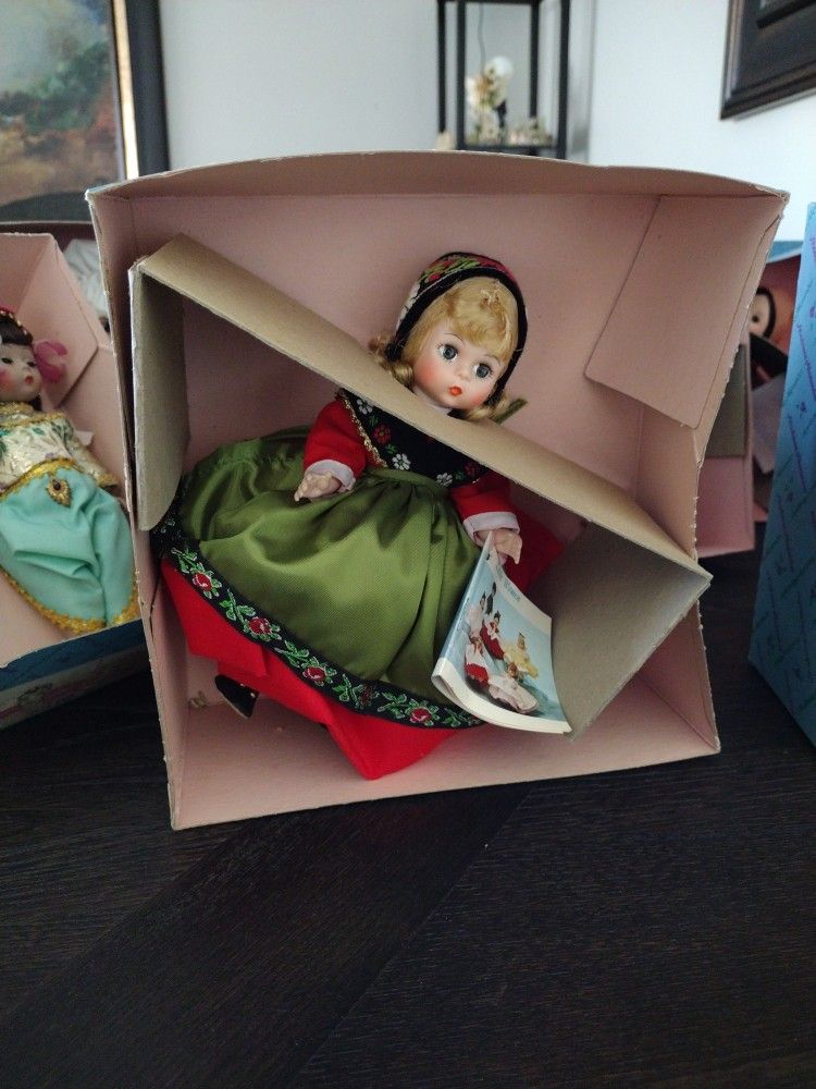 Madame Alexander Collectable Doll Sweden