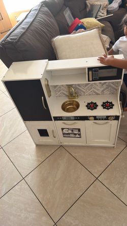 Play kitchen