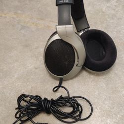 Sennheiser HD555 Triple Nickel Open-Ear Headphones for DJs & Music Production (Not For Gaming)