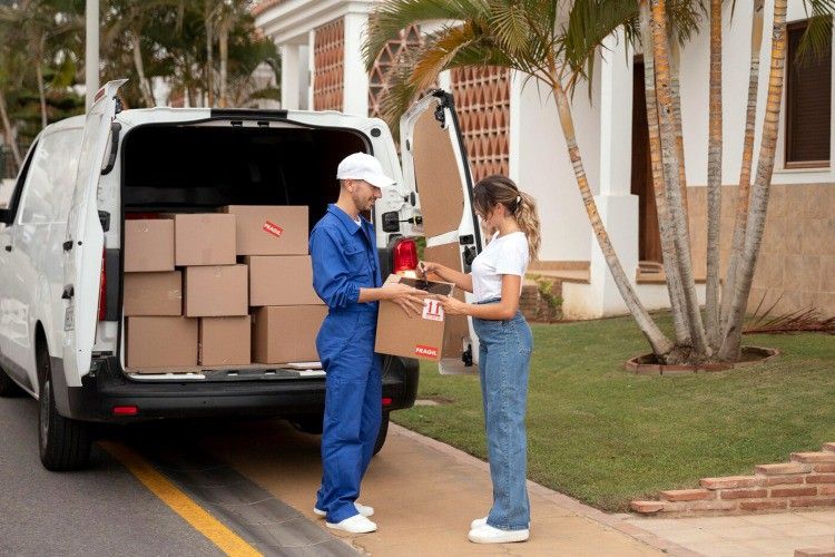 Lightweight hauling and transporting available
I utilize mini van can easily ship boxes, equipment,small cases, small furniture etc
Message anytime