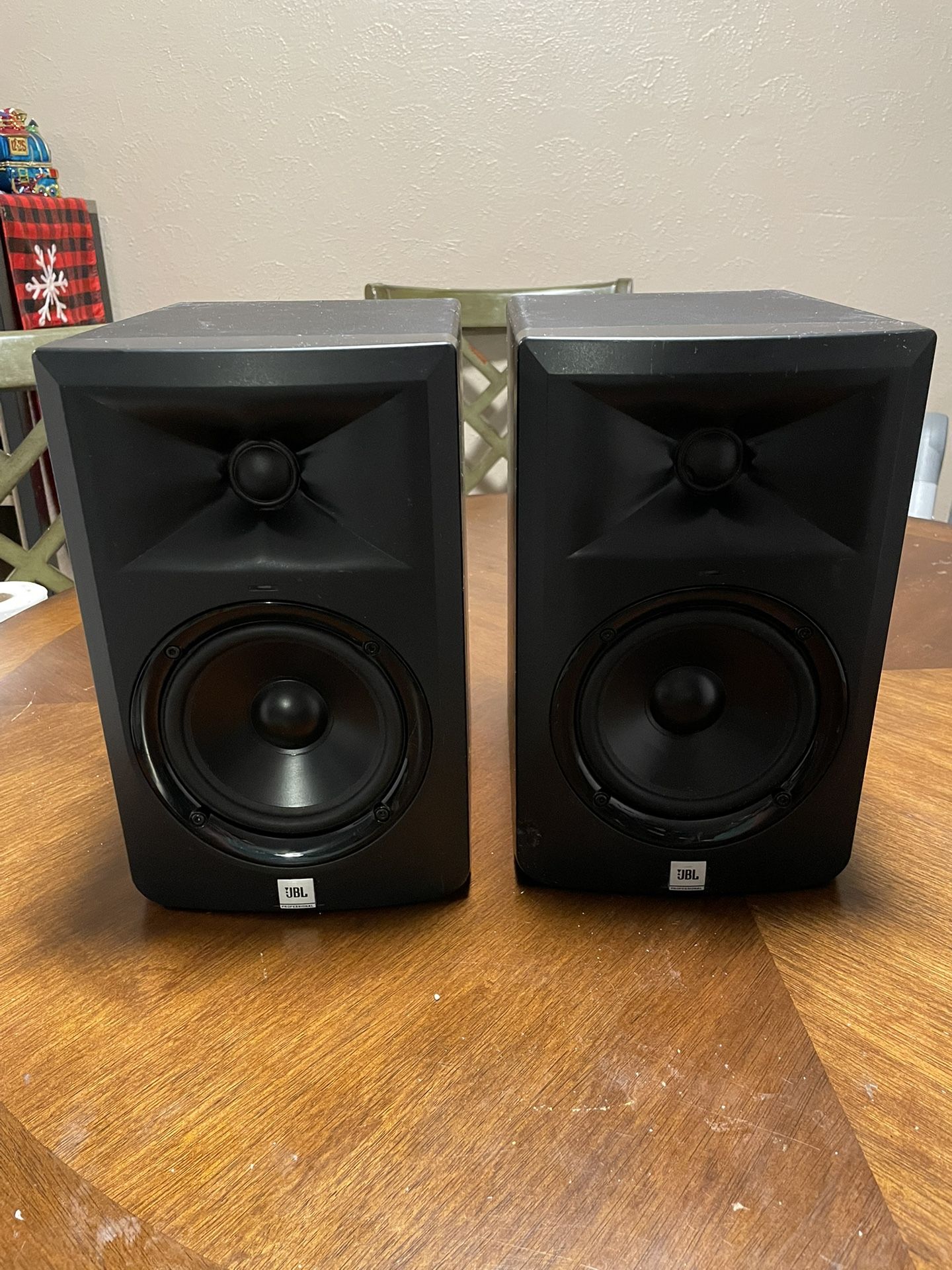 JBL LSR305 Studio Monitors (1 working / 1 for parts)