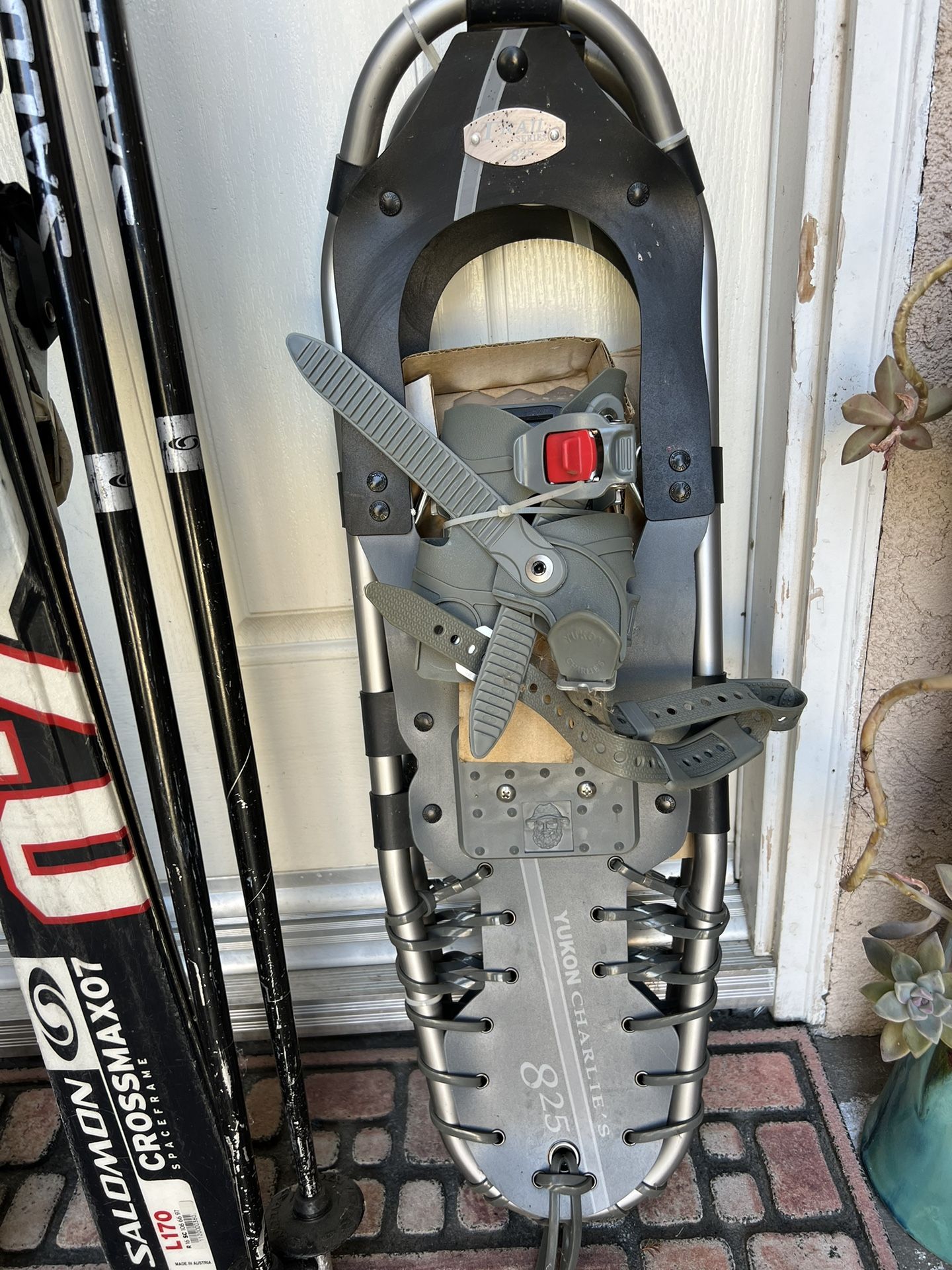 Snowshoes Yukon Charlie’s Trail Series 825 $69