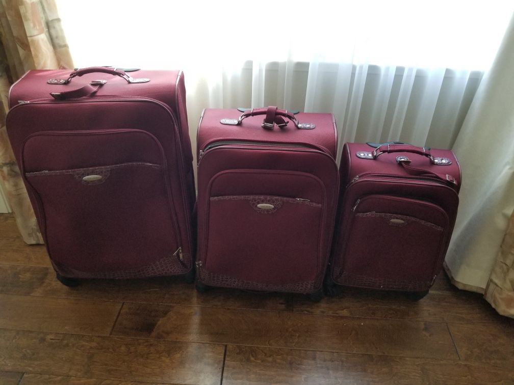 Soft shell suitcase set of three. Samsonite brand