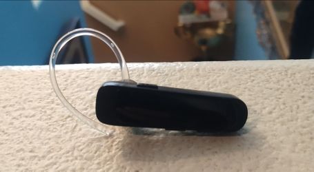 Bluetooth earpiece for R/L ears