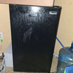 Magic Chef Mini Fridge