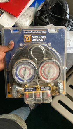 Heat pump manifold  yellow jacket w hoses