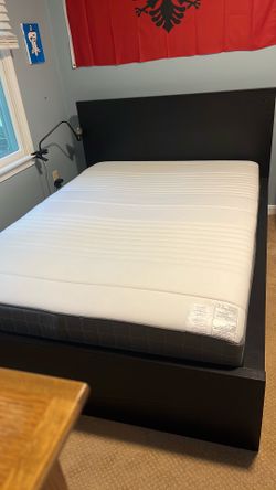 Full size IKEA Mattress firm excellent condition and full boxspring