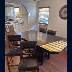 Extendable Kitchen Table + 4 High Chairs