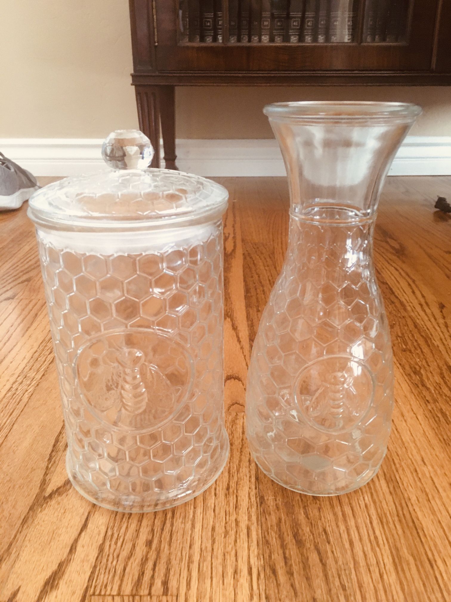 Circlewear Garden Gate Honey Bee Drink Glass Pitcher Carafe And Storage Container