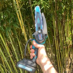  New Mini Chainsaw With Case 6” One handed