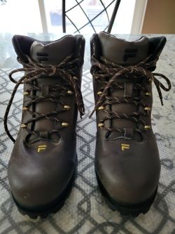 Whomen hiking shoes