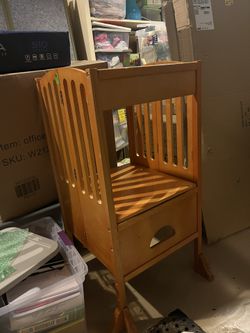 Kids Enclosed Wooden Step Stool