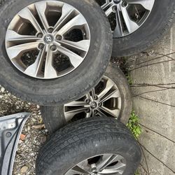 2014 Hyundai Santa Fe Rims And Tires Set 235/65R17