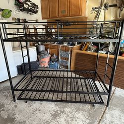 Triple bunk bed