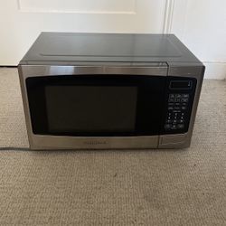 Insignia Microwave