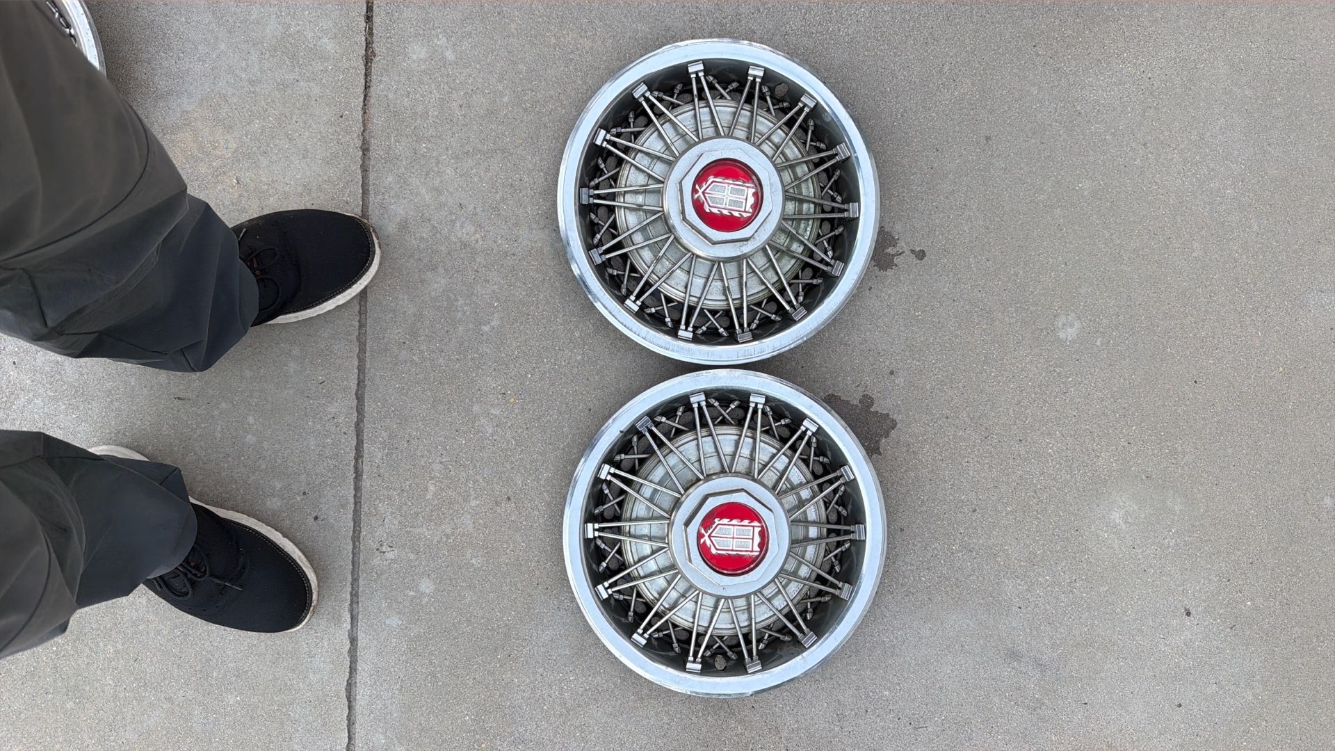 Vintage Lincoln Wire-Style Hubcaps (Pair) – 1950s–60s OEM Wheel Covers