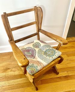 Children’s Rocking chair ( Maple wood) Looks